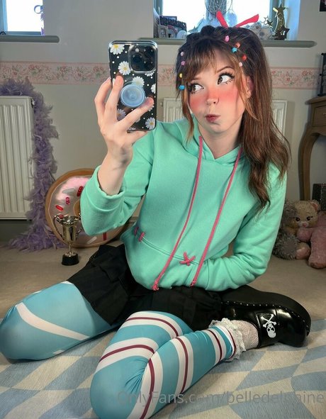 Belle Delphine perfekte pornographische galerien