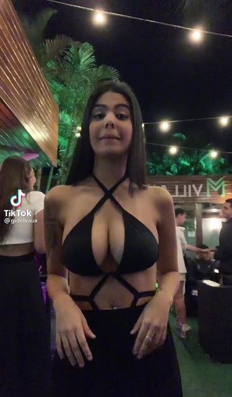 Giovanna Delvaux model exklusive bild