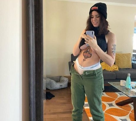 flugbegleiterin onlyfans nackt freie bild