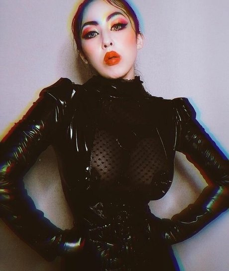 Maika Kamisusaki hübsche pornographische archiv