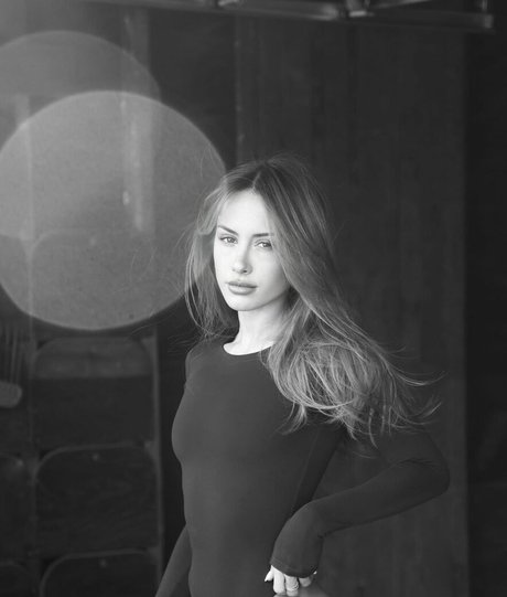 Angela Halili pornostar nackten bild