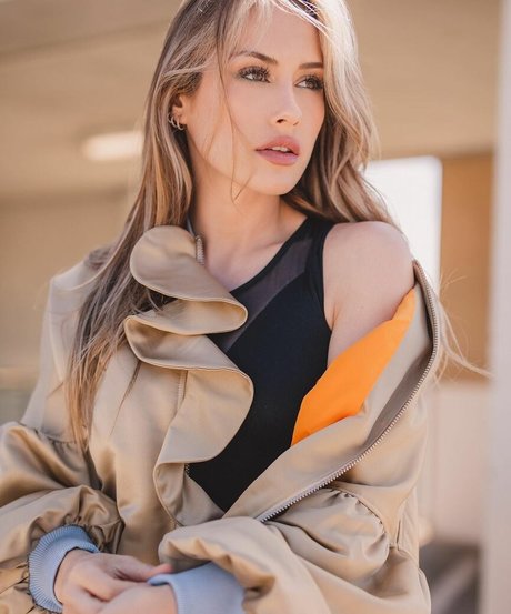 Angela Halili nackt porno bilder