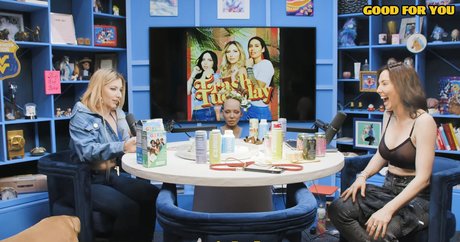 Whitney Cummings kunst erwachsene galerien