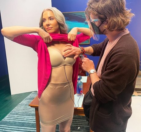 Whitney Cummings model akt foto