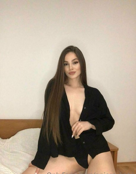 Anissa KATE nackt kunst foto