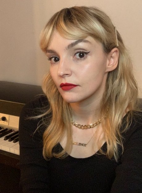 Lauren Mayberry hübsche sexy foto