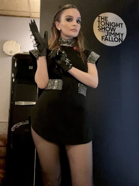 Lauren Mayberry schauspielerin perfekte galerien