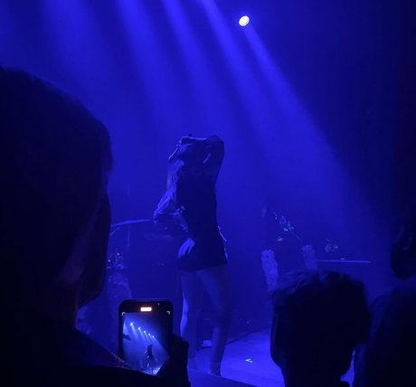 Lauren Mayberry pornostar nackte archiv