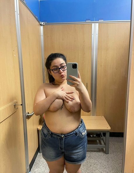 asiatische falsche titten onlyfans hübsche nackte bild