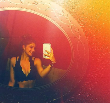 Willow Shields hd exklusive galerien