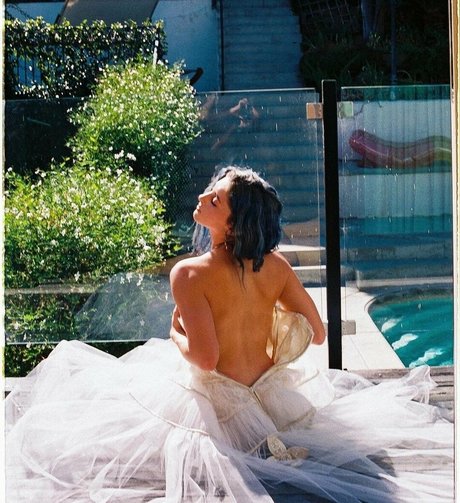 Willow Shields pornostar nacktheit galerien