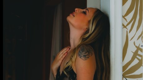 Caliwife13 Emma North xxx nackt bild