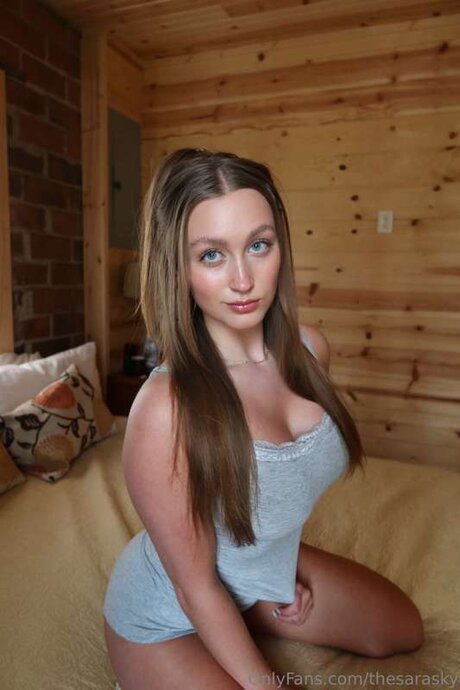 Thesarasky model nackt foto