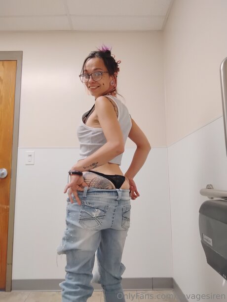 Savagesiren model sexy bilder