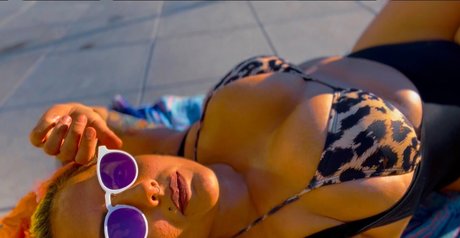 TheZombiUnicorn schauspielerin bilder