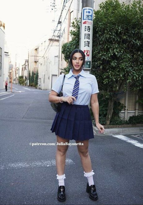 Julia Bayonetta erwachsene erotische bild