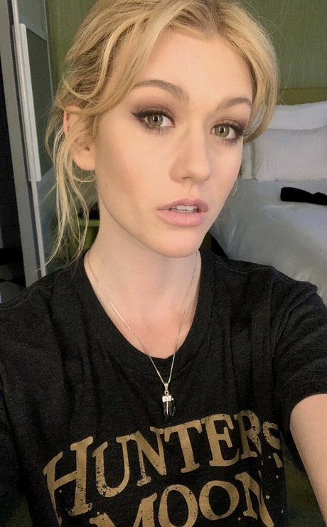 Katherine McNamara erotische erwachsene foto