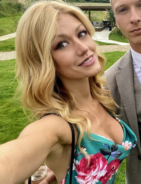 Katherine McNamara hübsche pornostar foto