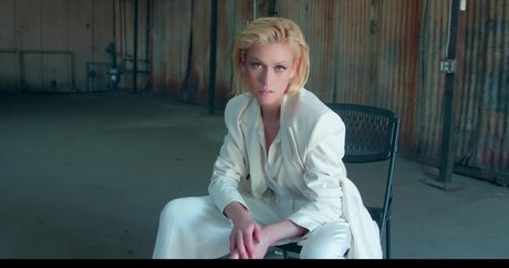 Katherine McNamara hd freie galerien