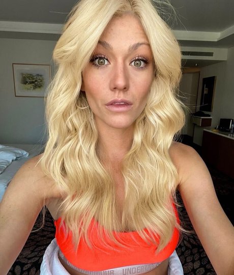Katherine McNamara exklusive sex foto