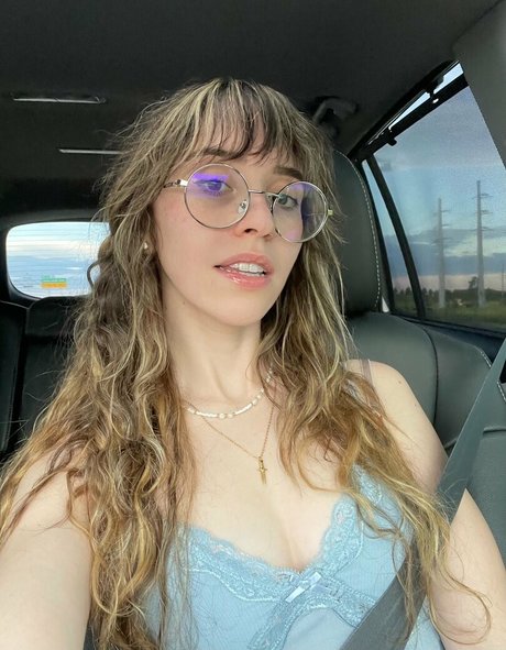 Catlyn Crespo erwachsene kunst galerien