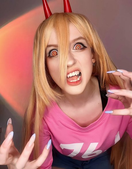 Akemy Sama nackten pornostar foto