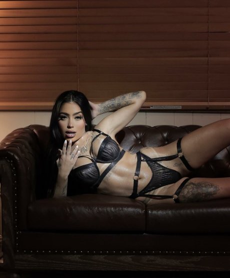 MC Mirella nackt pornografische galerien