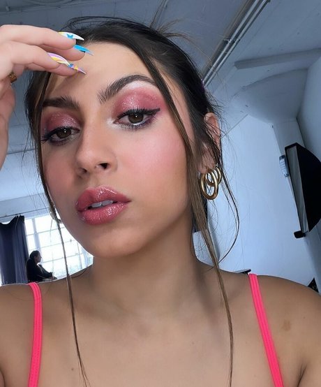 Alondra Delgado kostenlose akt bilder