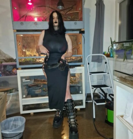 thethreeheadedsnake erotische kunst foto