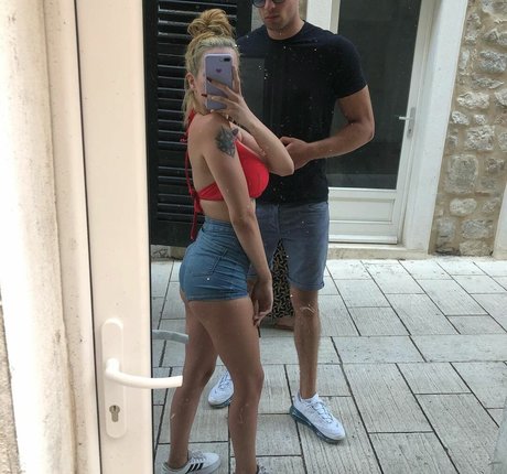 behaarte achseln onlyfans nacktheit xxx bilder