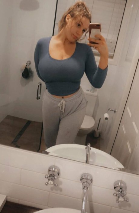 Alida Moya erwachsene bilder