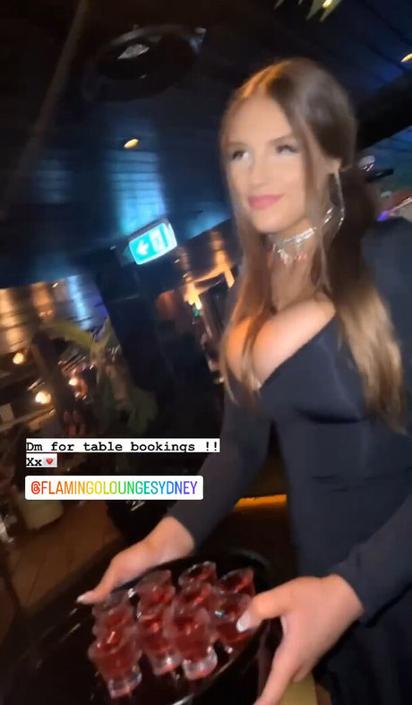 Alida Moya heiße akt bild