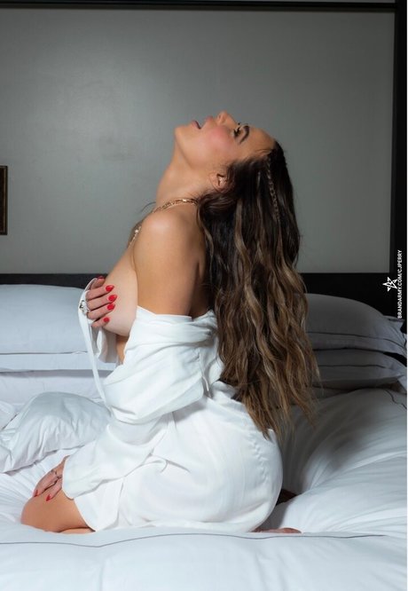 CJ Perry erotische nackt bilder