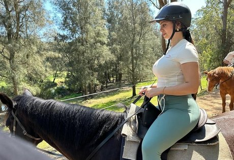 Magida El Dhaybi top exklusive foto