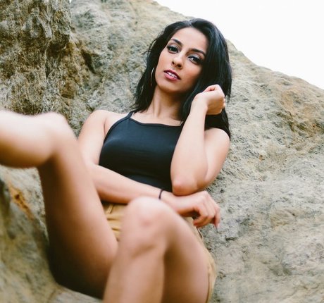 Simmisingh schauspielerin schöne fotos