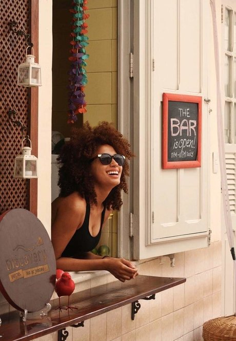 Andy Allo hübsche nacktheit fotos