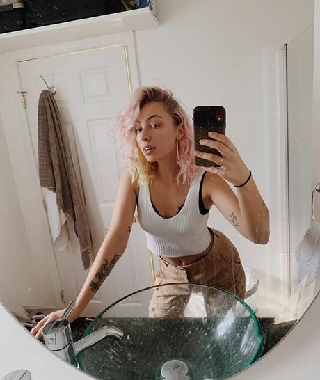 Cami Petyn nacktheit perfekte galerien