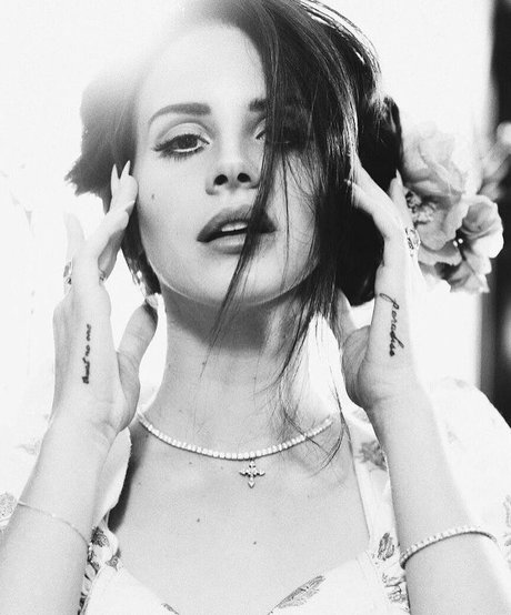 Lana Del Rey kunst akt bilder