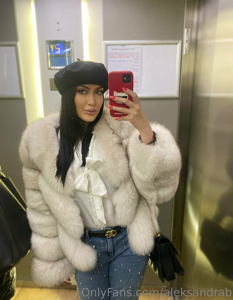 aleksandra myuller erwachsene nacktheit bild