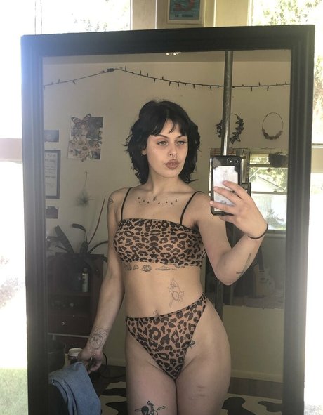 wormsinmyclownsuit erotische sexy fotos