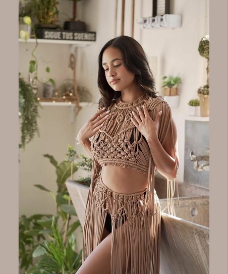 Emily Tosta perfekte kunst galerie