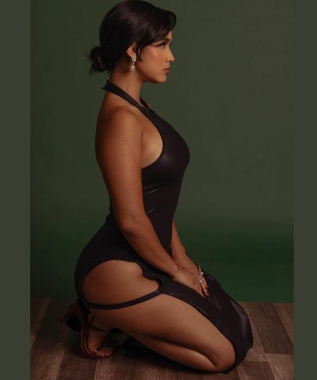 Emily Tosta model hd galerie