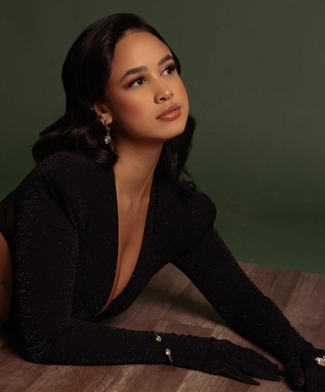 Emily Tosta beste sexy bilder