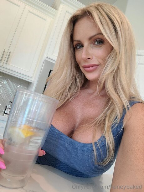 schwarze oma-onlyfans porno freie bild