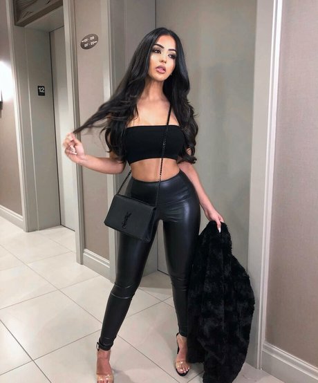 Aneeqa Farid kunst schöne foto