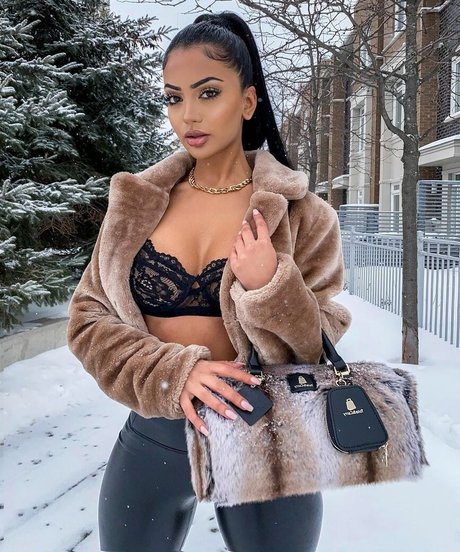 Aneeqa Farid xxx heiße archiv