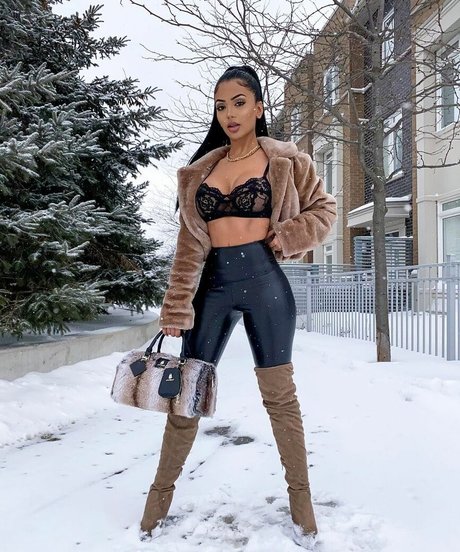 Aneeqa Farid top pornographische fotos