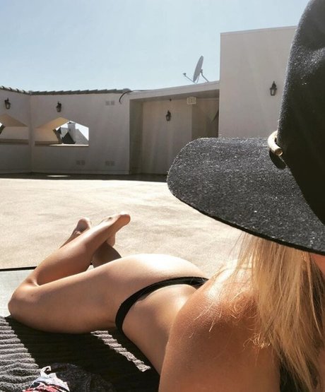 Laura Vandervoort perfekte xxx foto