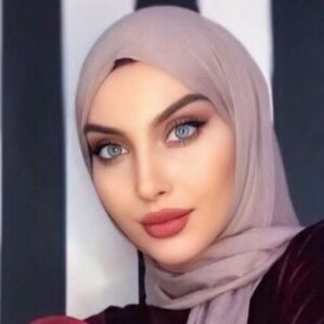 sariikubraa nacktheit sexy bild