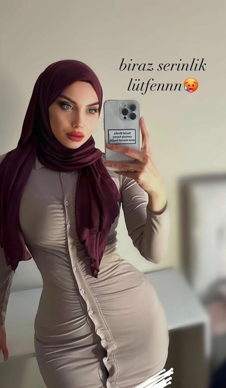 sariikubraa model hübsche bild